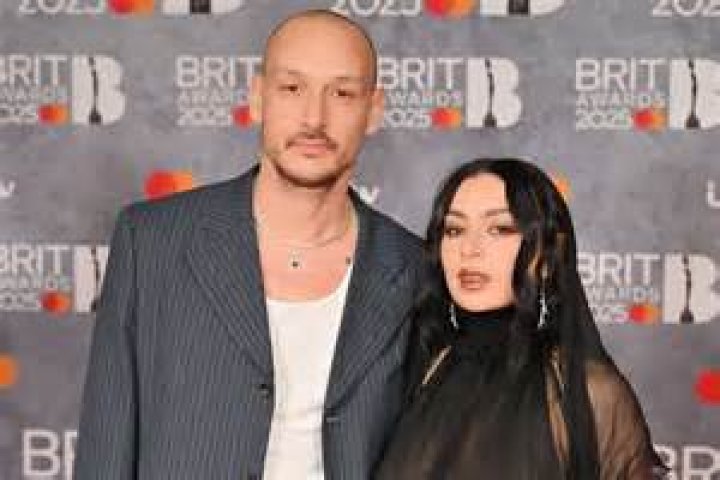 Who is Charli Xcx ? Wiki, Age, Height, Boyfriend, Net Worth, Ethnicity