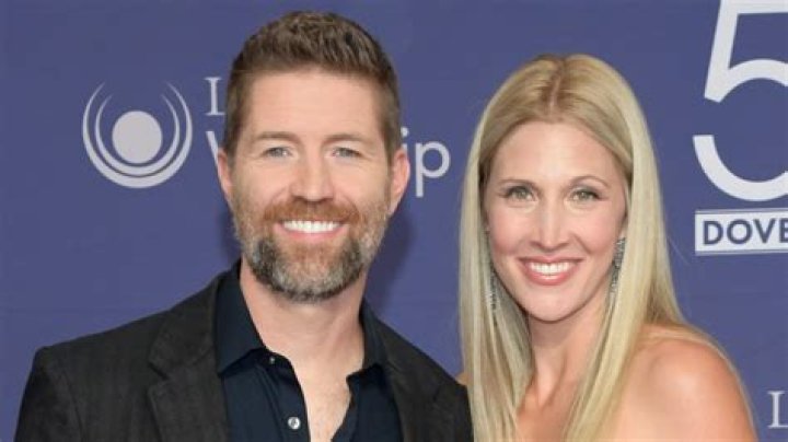 Who is Josh Turner Dating – Josh Turner's Wife & Exes