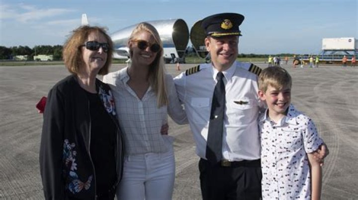 Who Is Linda Powell Husband? Everything On Her Parents And More