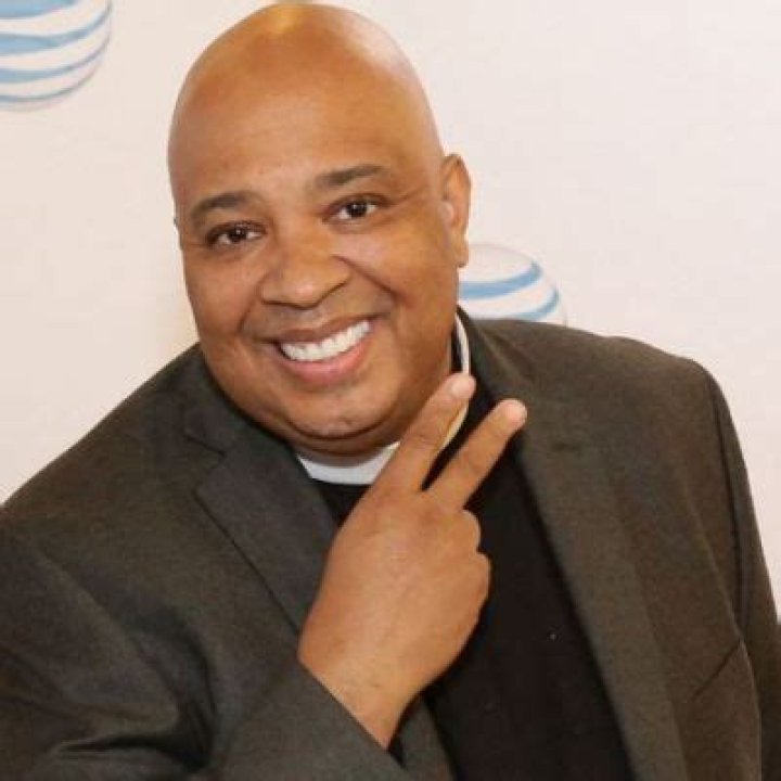 Who Is Rev Run? Wiki, Age, Height, Net Worth, Wife, Marriage, Ethnicity (Biographygist)