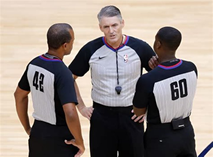 Who is Scott Foster Wife, Is Scott Foster Married?