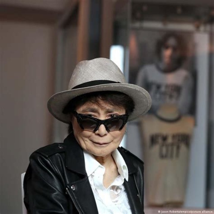 Yoko Ono Bio, Age, Height, Career, Husband, Children, Net Worth